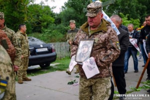 Берездівська громада попрощалася із механіком безпілотників Іваном Гуменюком