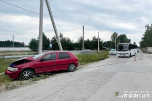 На Шепетівщині автобус зіткнувся з автомобілем