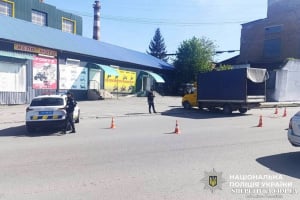 У Шепетівці мотоцикліст зіткнувся із мікроавтобусом