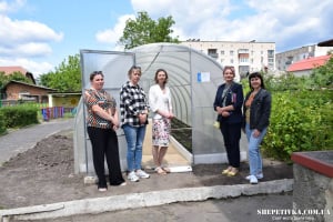Освітні заклади Шепетівки отримали безкоштовні теплиці від «Скарбнички переможців»
