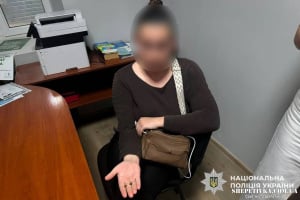 Cудили медсестру, яка вкрала золоті сережки у непритомної пацієнтки реанімації