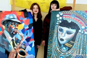 «Відлуння кольору»: у Шепетівці відкривається виставка юних художниць Ольги Личик та Уляни Слюсарчук