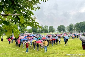 На Шепетівщині діти з парасольками встановили національний рекорд України