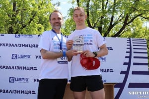 Забіг із рекордом України та благодійними аукціонами: шепетівчанин виборов золото на дистанції 10 км