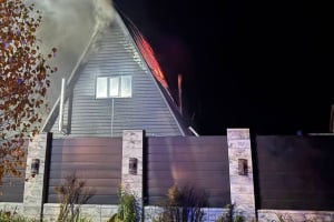 Пропрацював менше місяця: у селі Лозичне горів банний комплекс