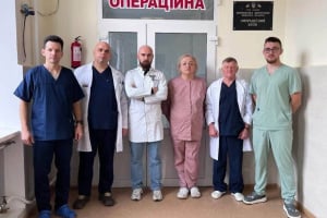 Унікальна операція у Шепетівці: хірурги одночасно усунули важку патологію та видалили 25 кг надлишкових тканин