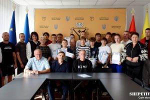 У Шепетівці з нагоди Дня фізкультури і спорту відзначили кращих юних атлетів та їхніх тренерів