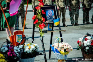 Півтора року надії та невідомості: на Шепетівщині попрощалися з 37-річним воїном Олегом Жуківським