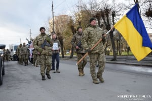 Став у ряди Небесного війська поряд з братом: у Шепетівці прощались із Юрієм Гринем