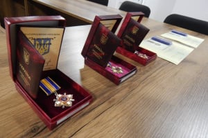Відзнаки Президента України та ордени вручили родинам загиблих Захисників