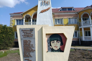 Доброволець та учасник бойових дій звернув увагу на російськомовний обеліск у Білогір’ї