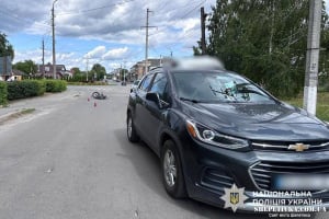 Шепетівчанка автомобілем збила жінку на електровелосипеді