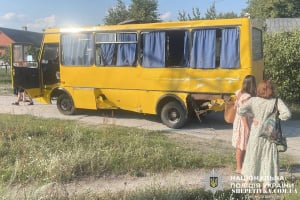 У Нетішині вантажівка зіткнулася з рейсовим автобусом: четверо пасажирів у лікарні