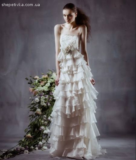 Прекрасна весільна сукня!