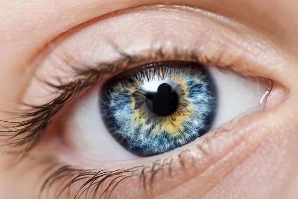 can eye color permanently change