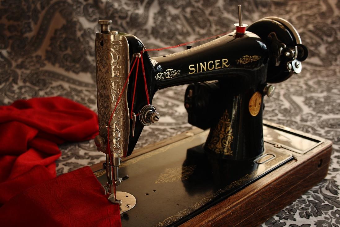Где купить по низкой цене антикварную швейную машинку Зингер (Singer)