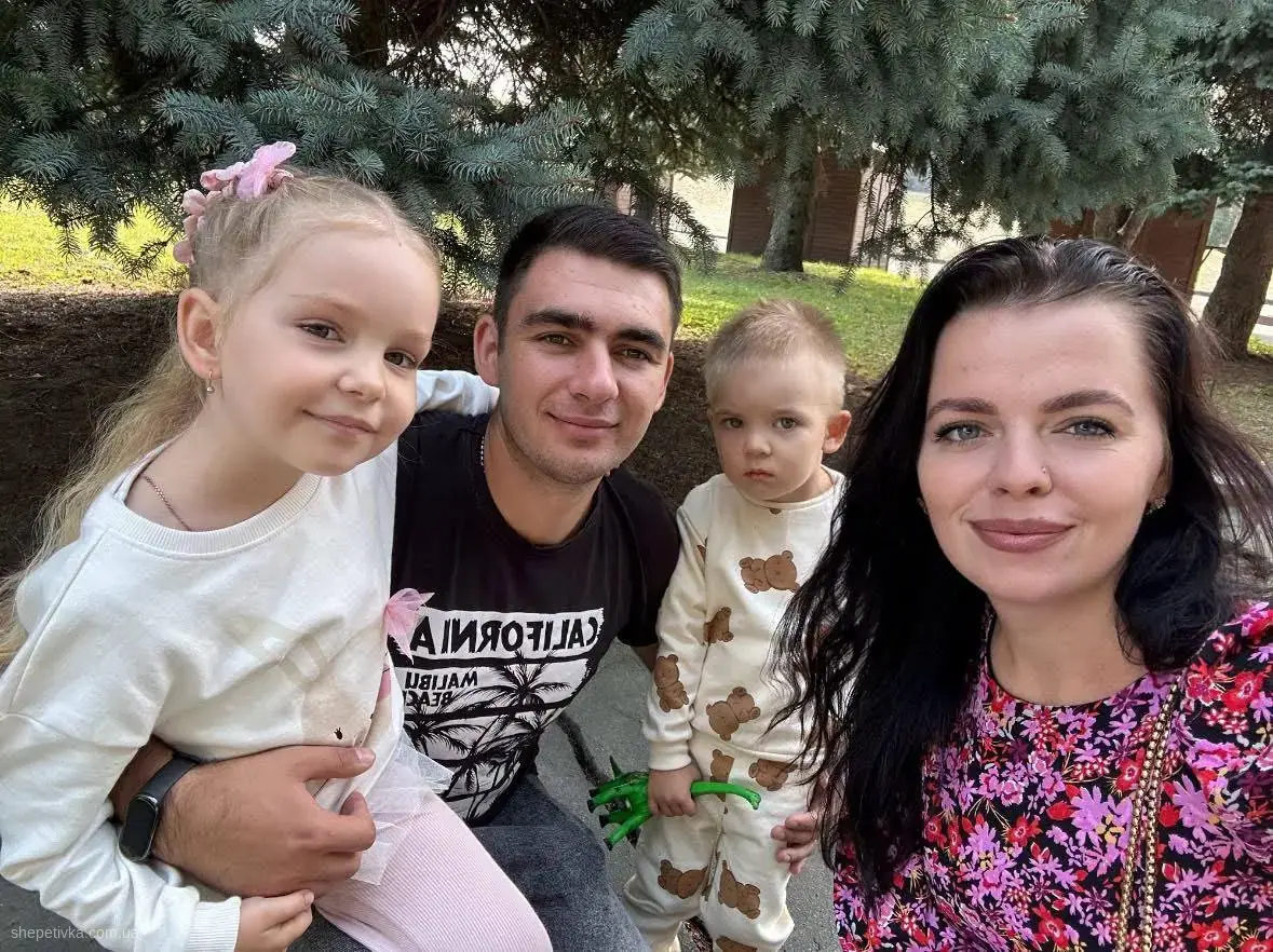 Кравченко з родиною