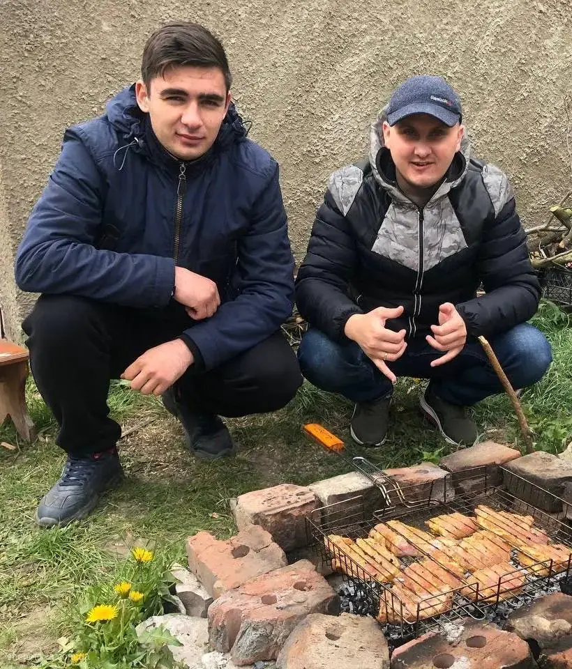 з другом