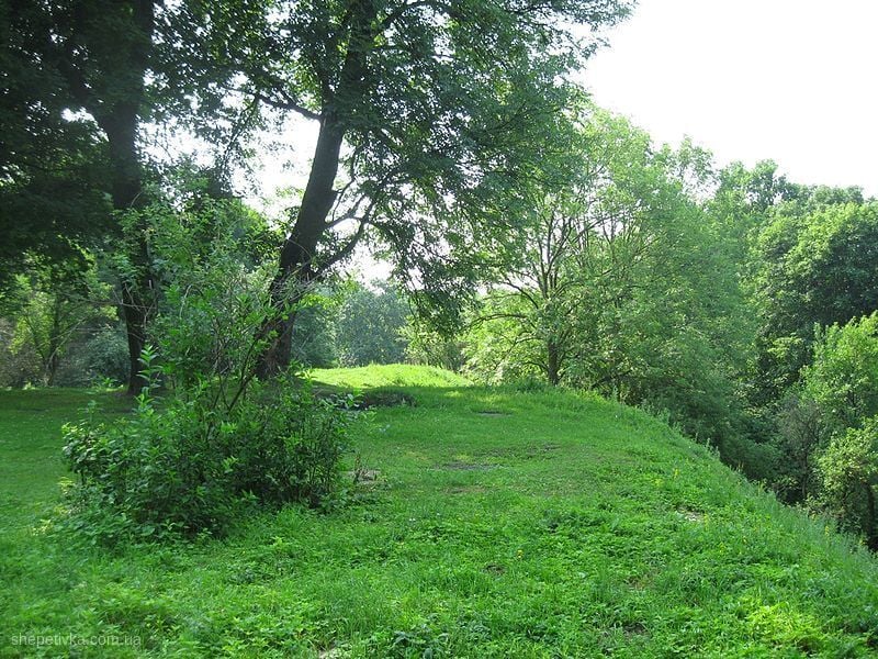 Невеликий парк біля місця, де був палац. Фото з Вікіпедії