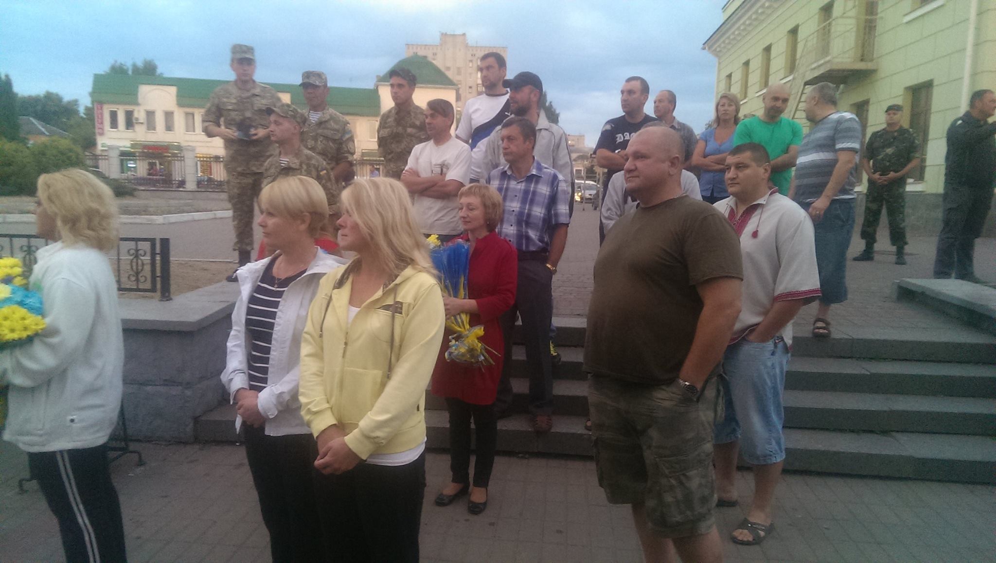 У Шепетівці зустріли звільнених з полону ДНР бійців - фото 1