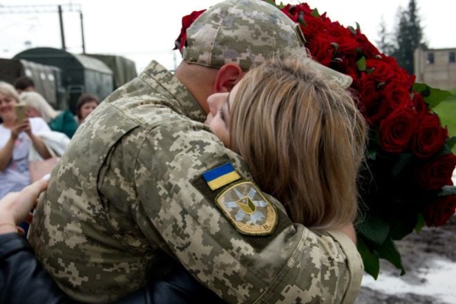 Вона сказала &quot;Так!&quot;: у Шепетівці військовий освідчився дівчині