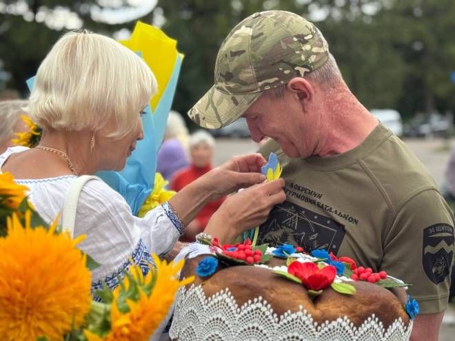 Ямпільська громада зустріла захисника, який перебував у ворожому полоні
