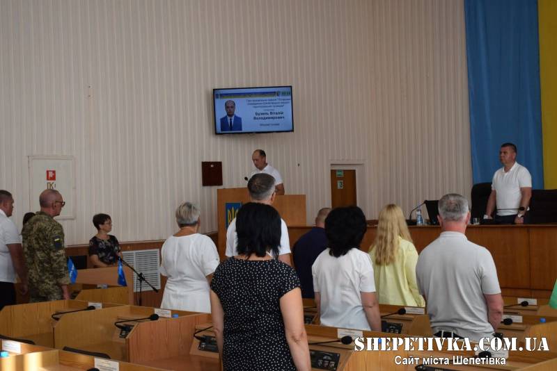 Сесія міськради: нові почесні громадяни, бюджет, гроші для «квартальних», списання катамаранів та рентгену