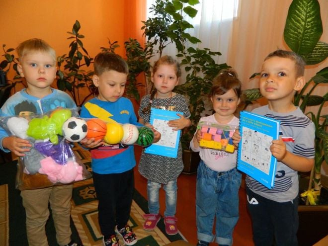 Дитячі садочки Шепетівки отримали 9 наборів раннього розвитку