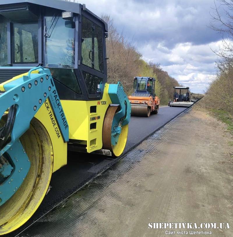 Дорожники продовжують ремонтувати дороги: де тривають ремонти на Шепетівщині