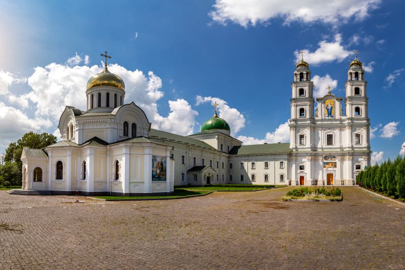 Проросійські монастирі на Хмельниччині: “віджаті” і спотворені”