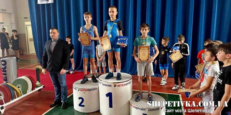 Юні важкоатлети Шепетівської КДЮСШ здобули три срібла на турнірі у Городку