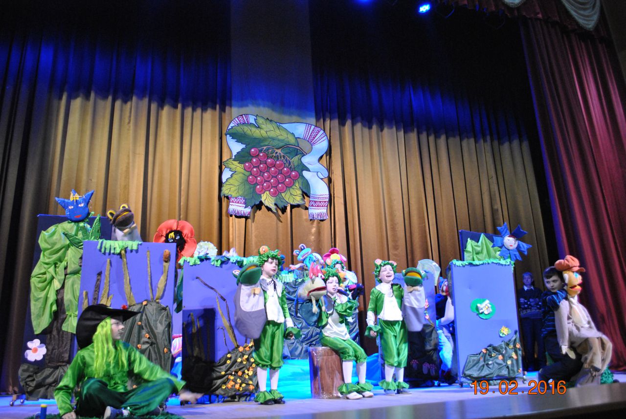 Юні шепетівчани взяли участь у обласному фестивалі лялькових театрів