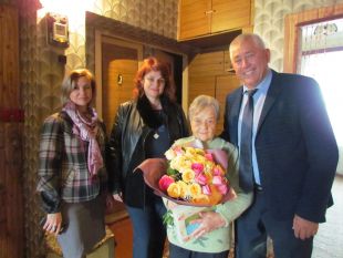 Шепетівчанку привітали з 90-річним ювілеєм