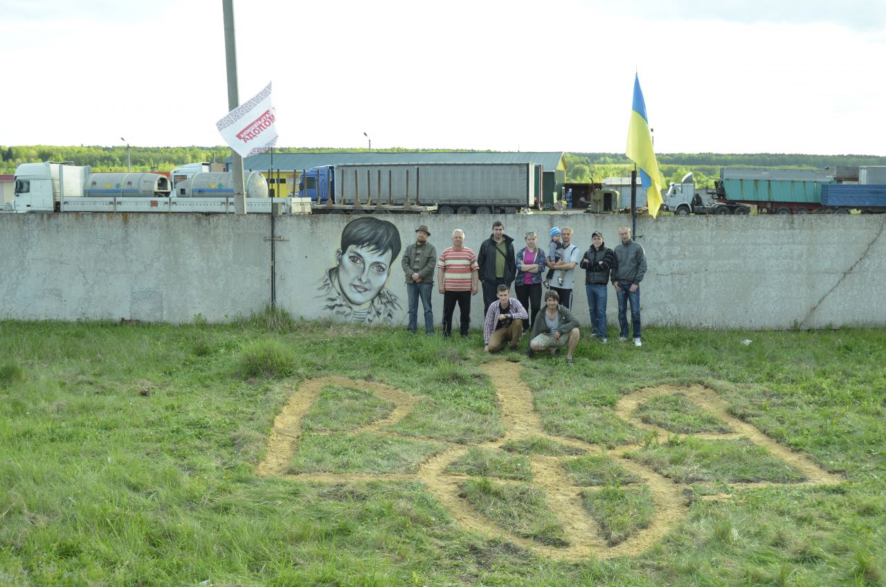 На околицях Шепетівки з'явився великий портрет Надії Савченко