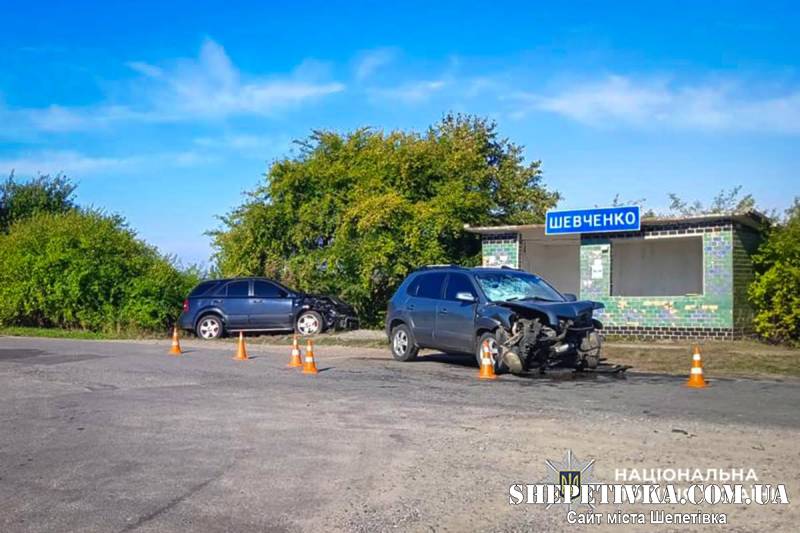 Зіткнулися «Hyundai» та «Kia»: на Шепетівщині у ДТП травмувалися дві жінки