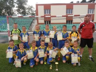 На фото команда Шепетівської РО ВФСТ &quot;Колос&quot; АПК України переможць змагань.