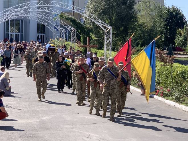 У Славуті попрощалися з 25-річним воїном Євгеном Заболотним, який загинув у боях на Донеччині