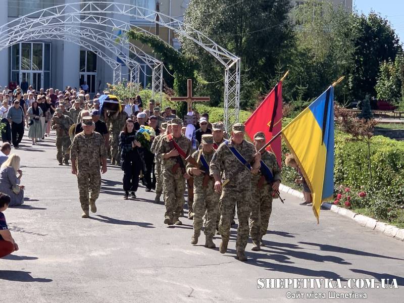 У Славуті попрощалися з 25-річним воїном Євгеном Заболотним, який загинув у боях на Донеччині