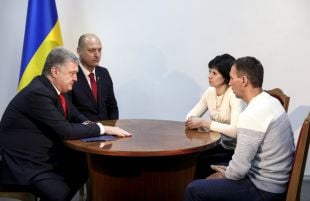 Президент зустрівся з рідними захопленого в російський полон шепетівського моряка