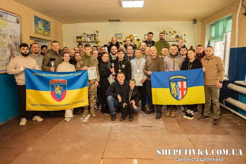 Військовослужбовці зенітної ракетної Шепетівської бригади змагались у піднятті гирі