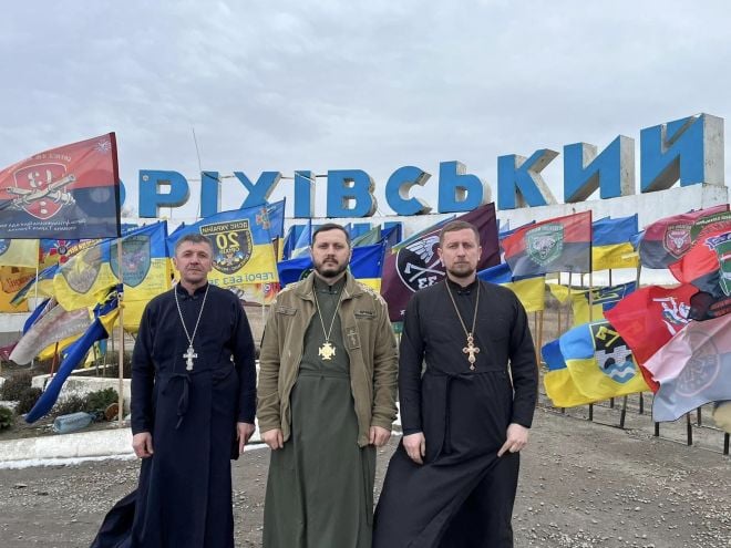 Троє священників Шепетівського округу ПЦУ вчергове завітали до захисників на передовій