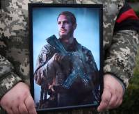 Професійний футболіст та доброволець: нетішинці провели у засвіти Михайла Толстяка