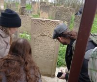 У Шепетівці слухали лекцію про основи єврейської епіграфіки, а потім пішли на цвинтар