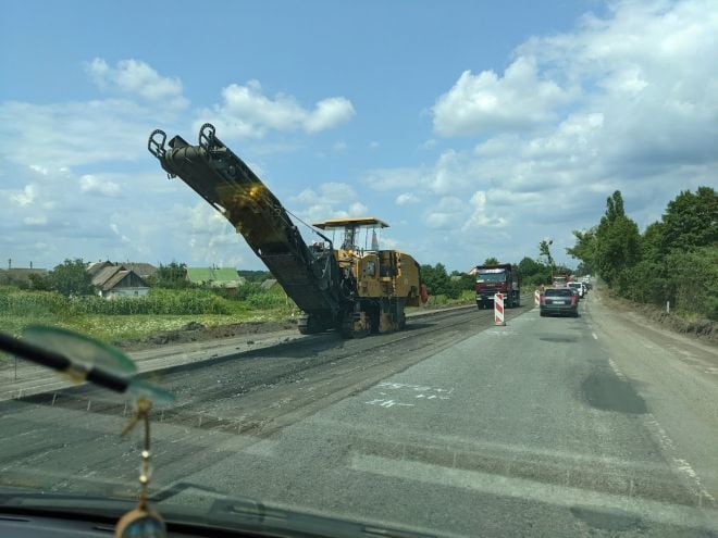 Розпочався ремонт дороги від виїзду з Шепетівки до села Кам&#039;янка