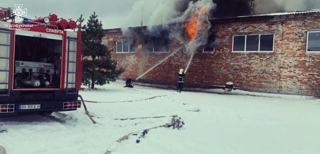 Славутські вогнеборці ліквідували масштабну пожежу господарчої споруди