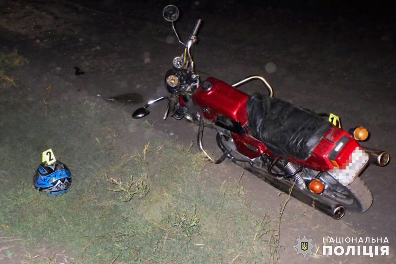 Захмелілий мотоцикліст не впорався з керуванням та "відправив" свого племінника до лікарні