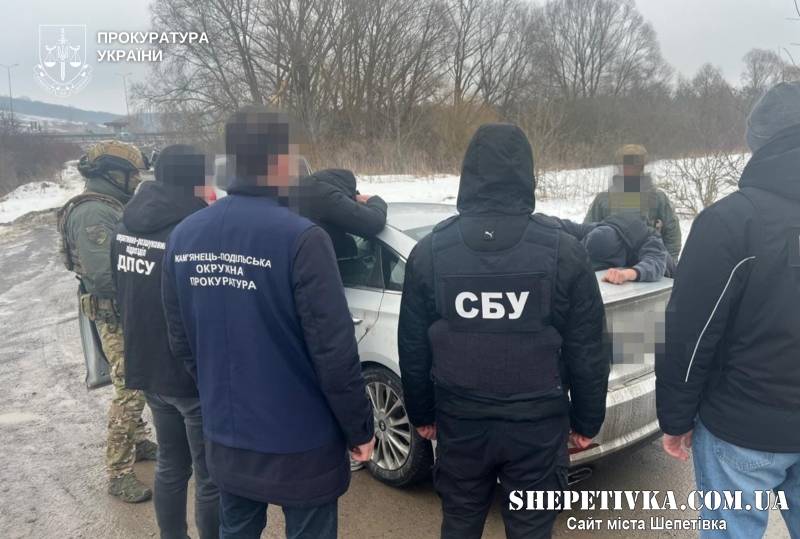 Човни, драбини та трансфер до Румунії: судитимуть організаторів прикордонного «бізнесу»