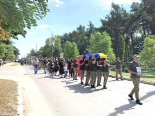 Славутська громада провела у вічність Круця Дениса Сергійовича