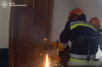 Славутські рятувальники допомогли визволити малюка з квартири