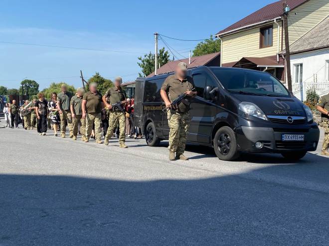 Загинув на День Незалежності: у Полонному попрощалися із 29-річним захисником Андрієм Кравчуком